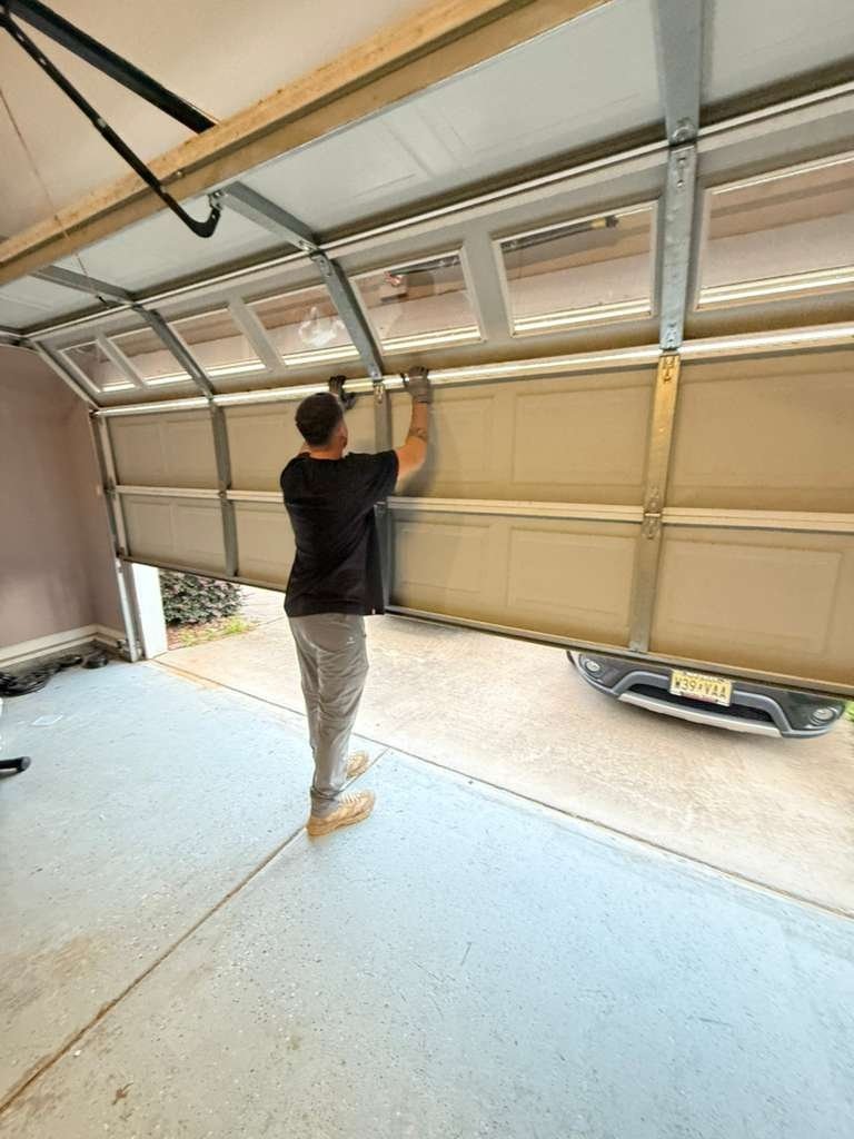 Garage door repair work, gallery photo 1